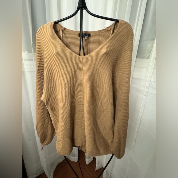 1State sweater with balloon sleeve - NWT
MSRP 69$ usd - Picture 1 of 7